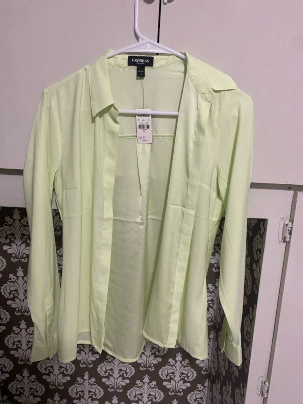 Express Long-Sleeve Button Shirt- light lime color